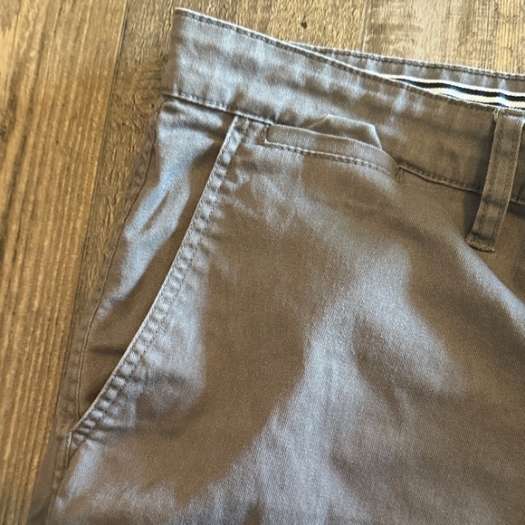 Quiksilver Men's Charcoal Flat Front Shorts - Picture 4 of 7